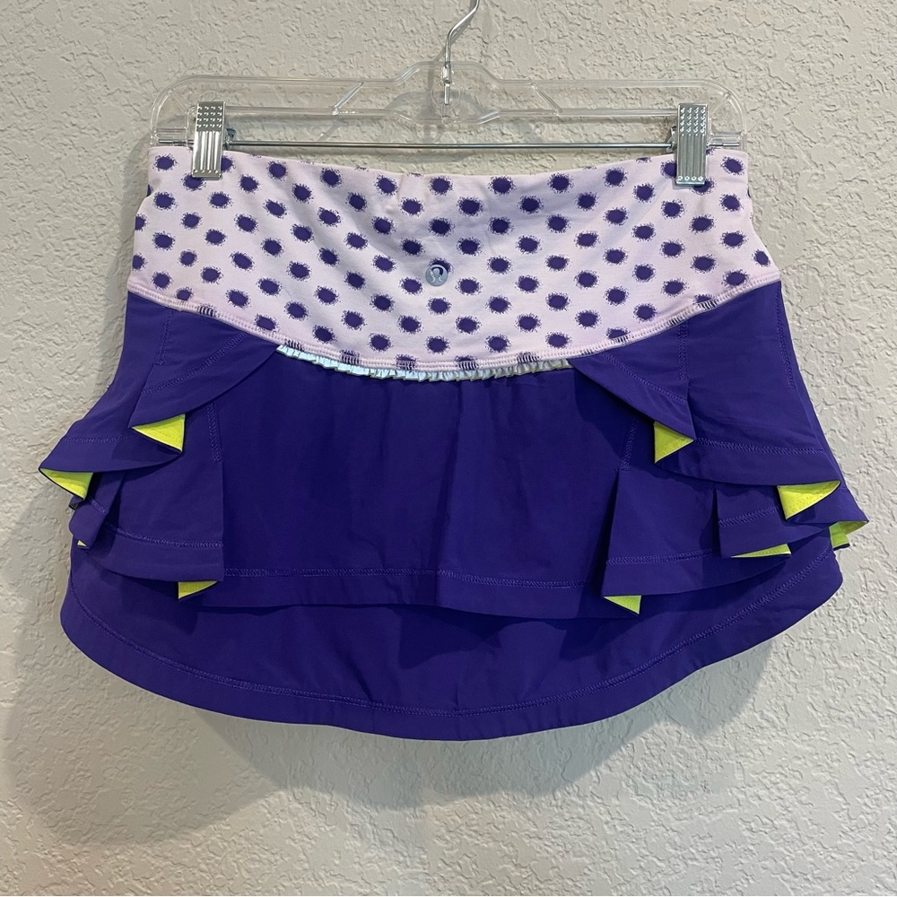 LuLulemon Presta Skirt in Bruised Berry High Noon and Dot White